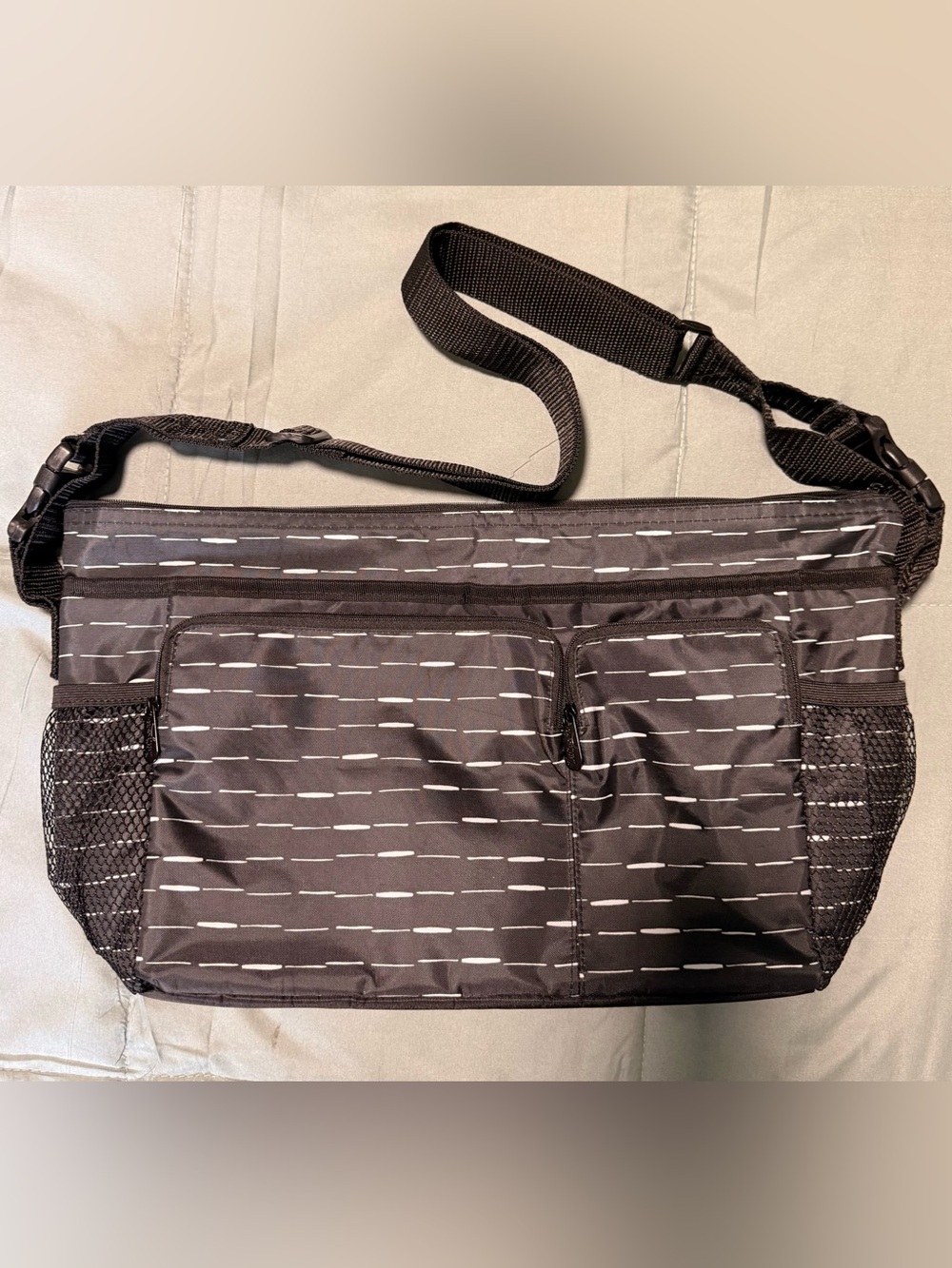 Thirty-One Black cargo clip-on bag